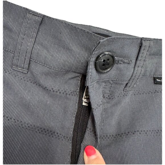 Travis Mathew Boy’s Shorts Size 10 Golf Performance Flat Front Gray Stripe - Picture 4 of 6